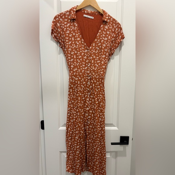 Abercrombie & Fitch Dresses & Skirts - A&F orange with white flowers long buttoned dress with tie in back. Size xs